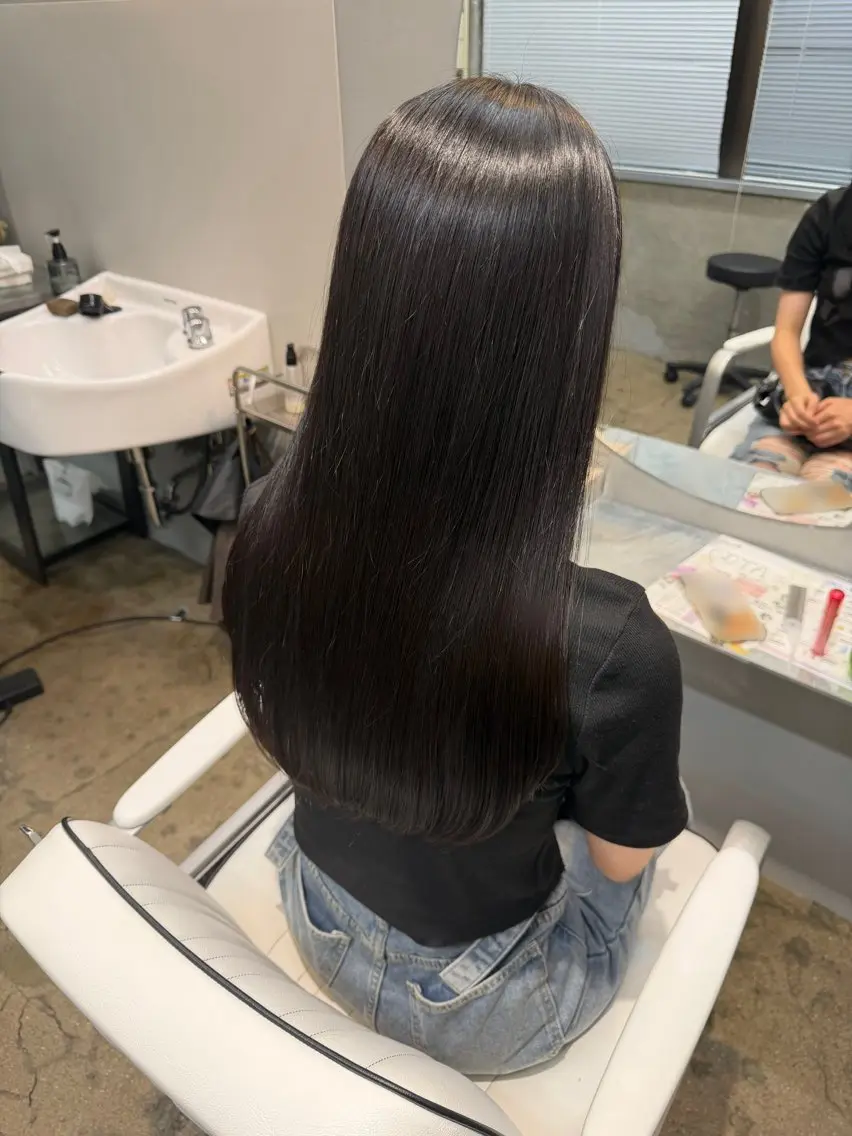 ロング ハタオカ サキのヘアスタイル