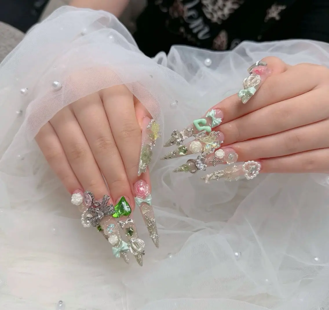 ネイル アートネイル ボルドー フレンチネイル ジェルネイル 氷ネイル・うるうるネイル ハンドネイル Julie NailSalonのネイルデザイン
