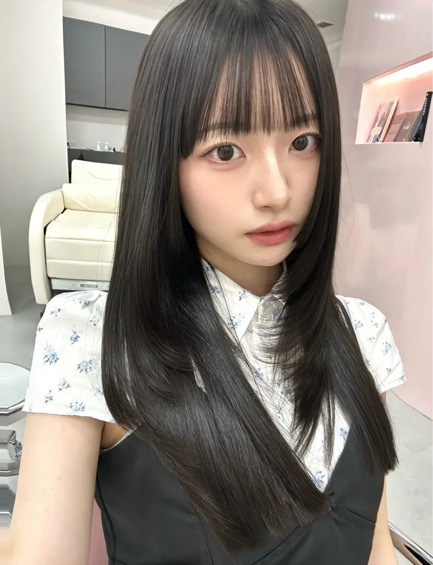 ロング カラー ロングレイヤー 韓国風ヘア レイヤーカット ロング カット ヘアカラー 縮毛矯正 トリートメント 髪質改善/縮毛矯正/ ブリーチなしカラーのヘアスタイル
