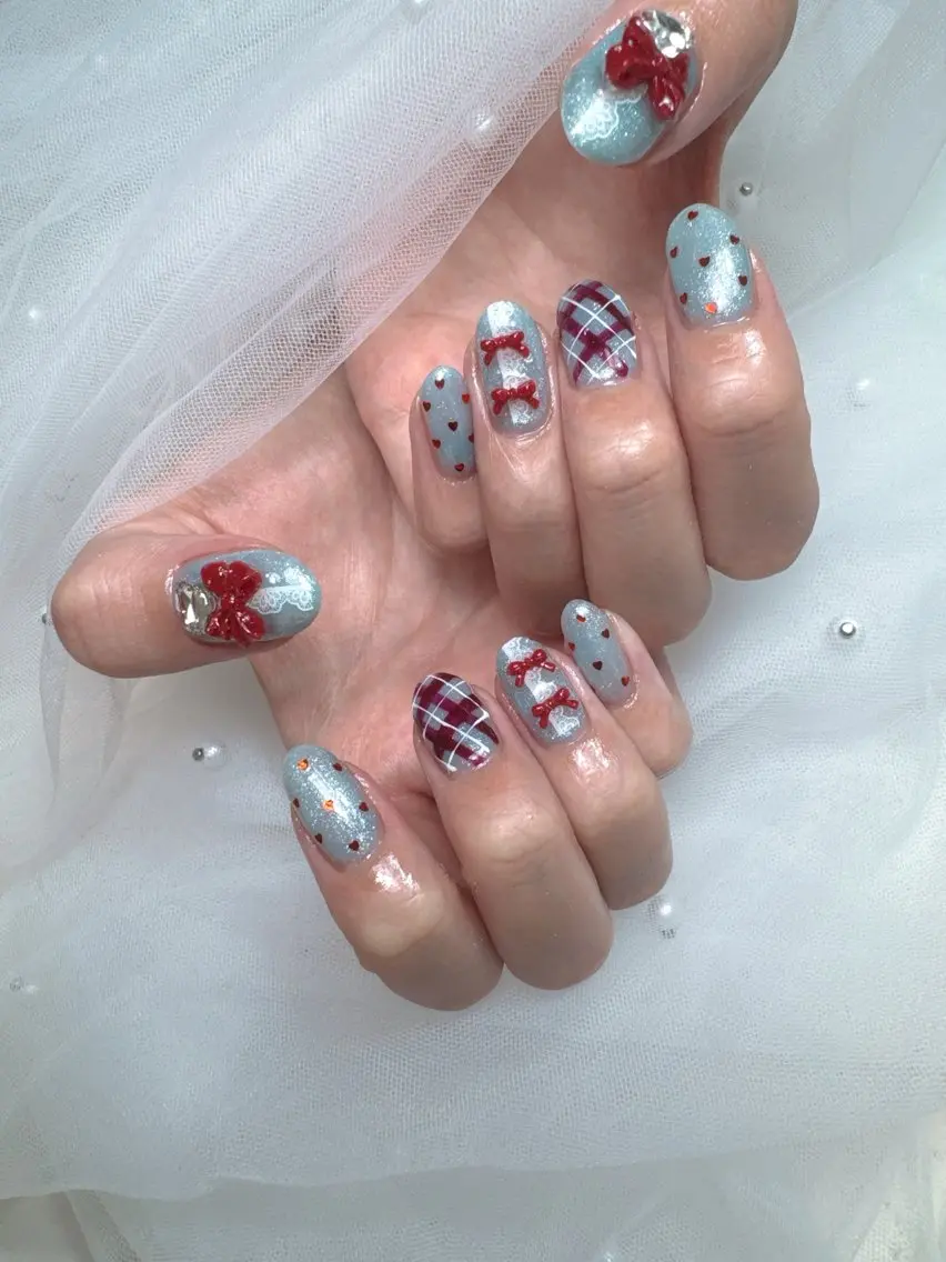 ネイル フットネイル フレンチネイル ガラスフレンチ キラキラネイル 韓国ネイル ハンドネイル Queeens nailのネイルデザイン