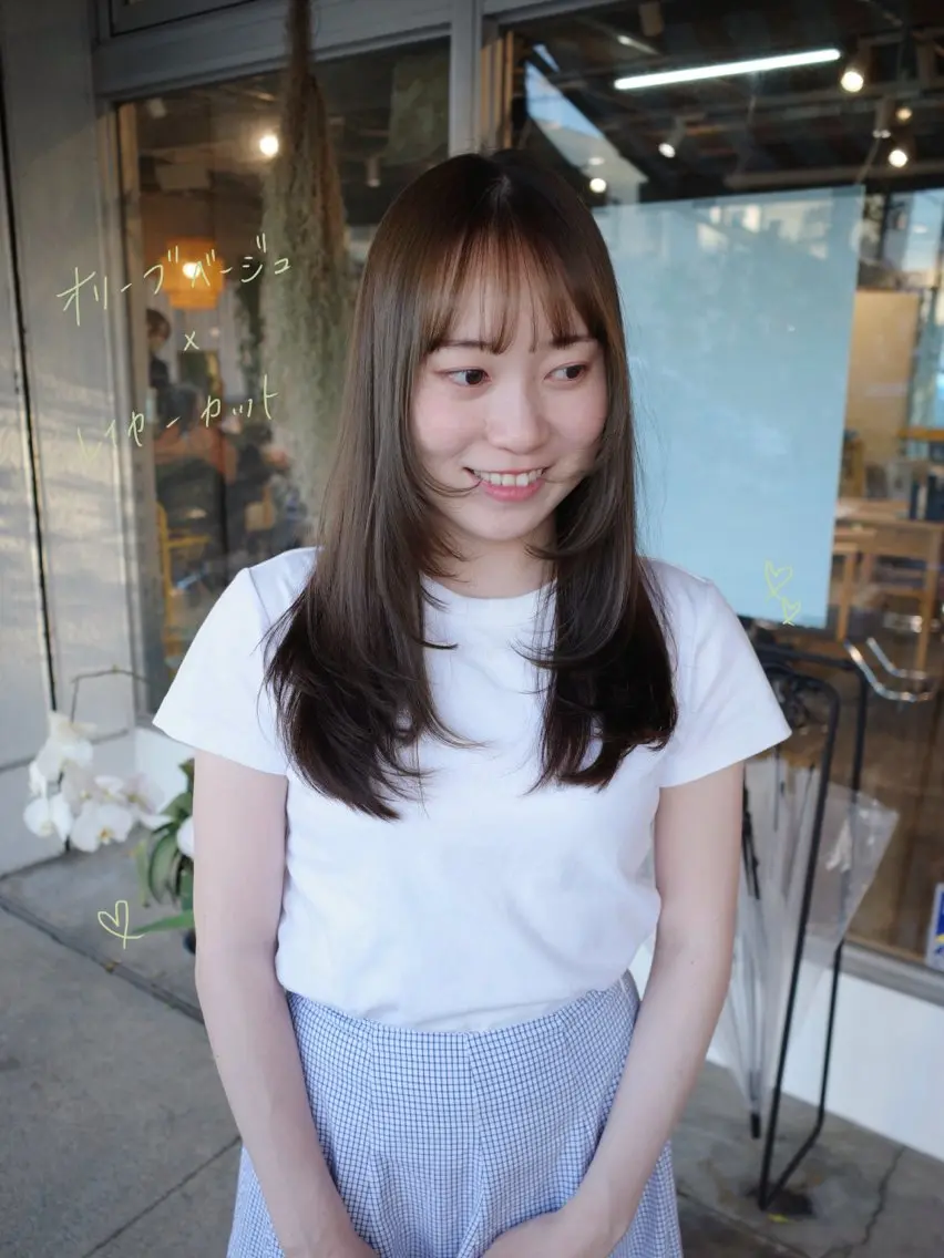 ロング カラー ベージュカラー オリーブベージュ 顔周りカット レイヤーカット カット ヘアカラー 安藤 結花のヘアスタイル