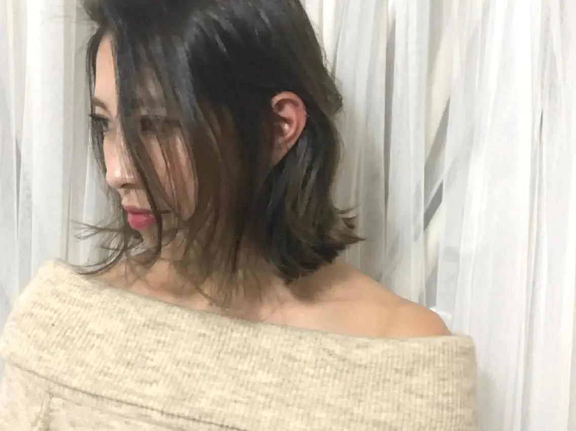 ミディアム カラー ヘアアレンジ グレージュ See by merの眉毛・アイブロウイメージ