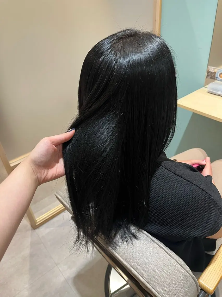 カラー 相田 佳乃のヘアスタイル