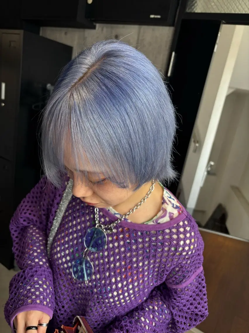 ショート カラー ブルーカラー シルバー カット ヘアカラー _WHITE / KENTOのヘアスタイル
