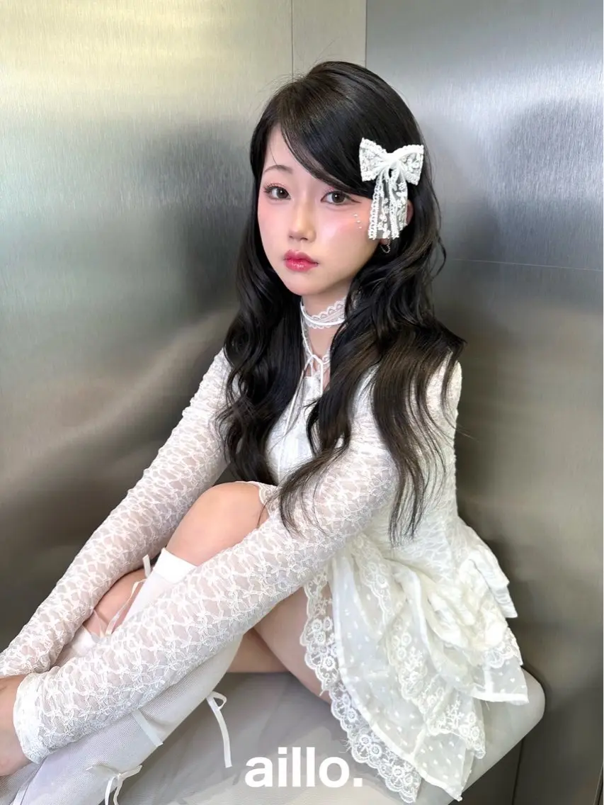 ロング カラー 黒髪 ブリーチ ハッシュカット 韓国風ヘア レイヤーカット ヘアカラー 艶カラー/地毛風 ストレート mikaのヘアスタイル