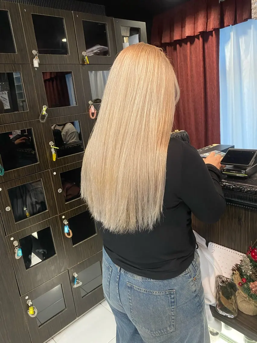 ロング カラー ベージュカラー ミルクティーベージュ ヘアカラー グレージュ達人/赤み 消し/ブリーチ/岩崎のヘアスタイル