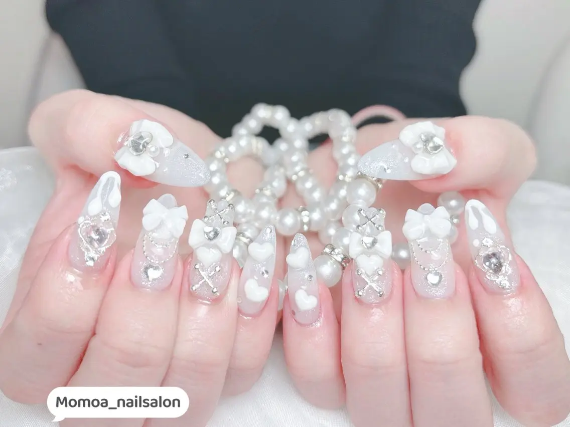 ネイル キラキラネイル 韓国ネイル スカルプネイル ハンドネイル MoMoA Nail ネイル長さ出し専門店のネイルデザイン
