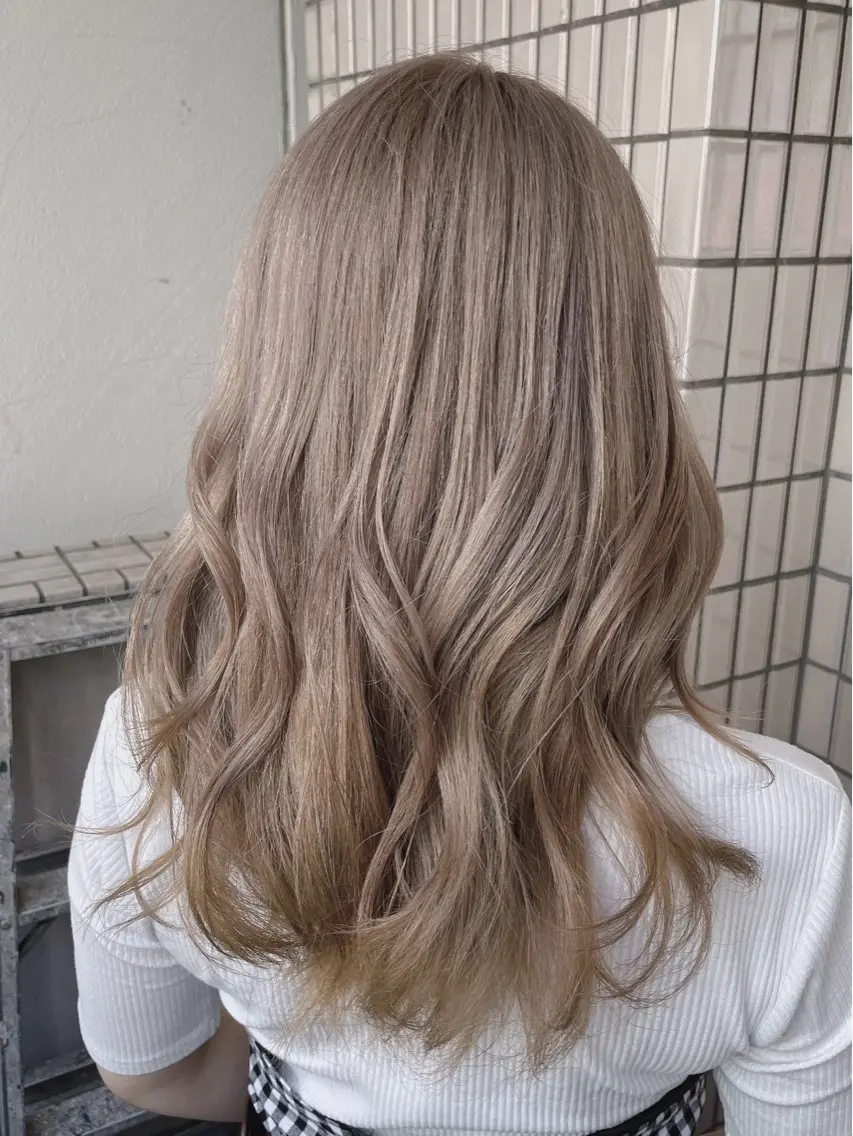 セミロング ヘアカラー 原 千景のヘアスタイル