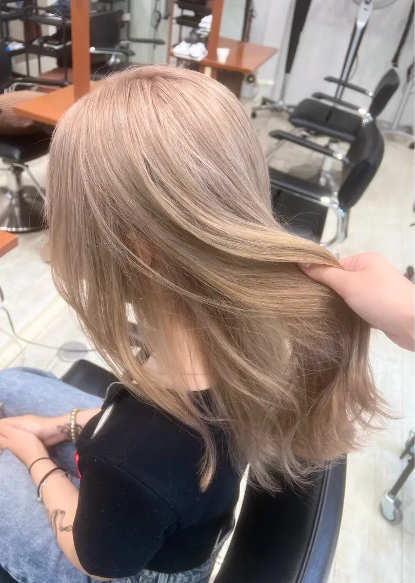 カラー 🎀透明感/レイヤ ー/Kotona🎀のヘアスタイル