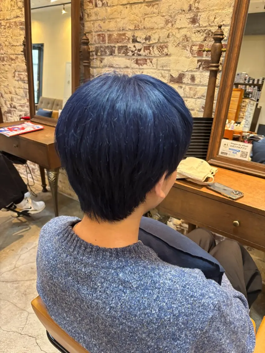 ショート カラー メンズ メンズブリーチ ブリーチ ブルーカラー ネイビーカラー ヘアカラー トリートメント 七井 香奈 (なないかな)のヘアスタイル