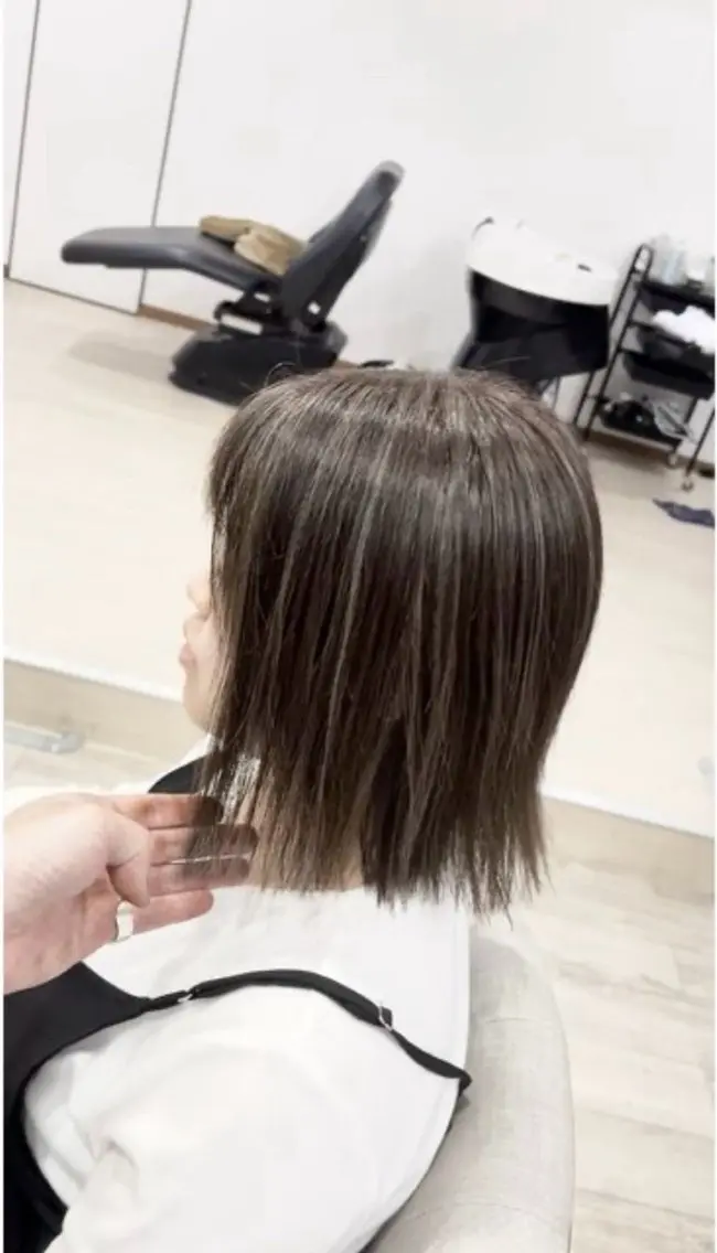 ミディアム カラー ハイライトカラー ハイライト ヘアカラー PEIGE OKINAWAのヘアスタイル