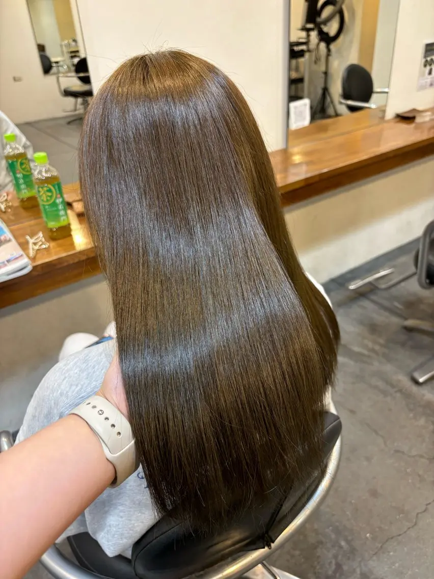 セミロング カラー グレージュ オリーブグレージュ オリーブグレー カット ヘアカラー トリートメント IORI #韓国ヘア#髪質改善のヘアスタイル
