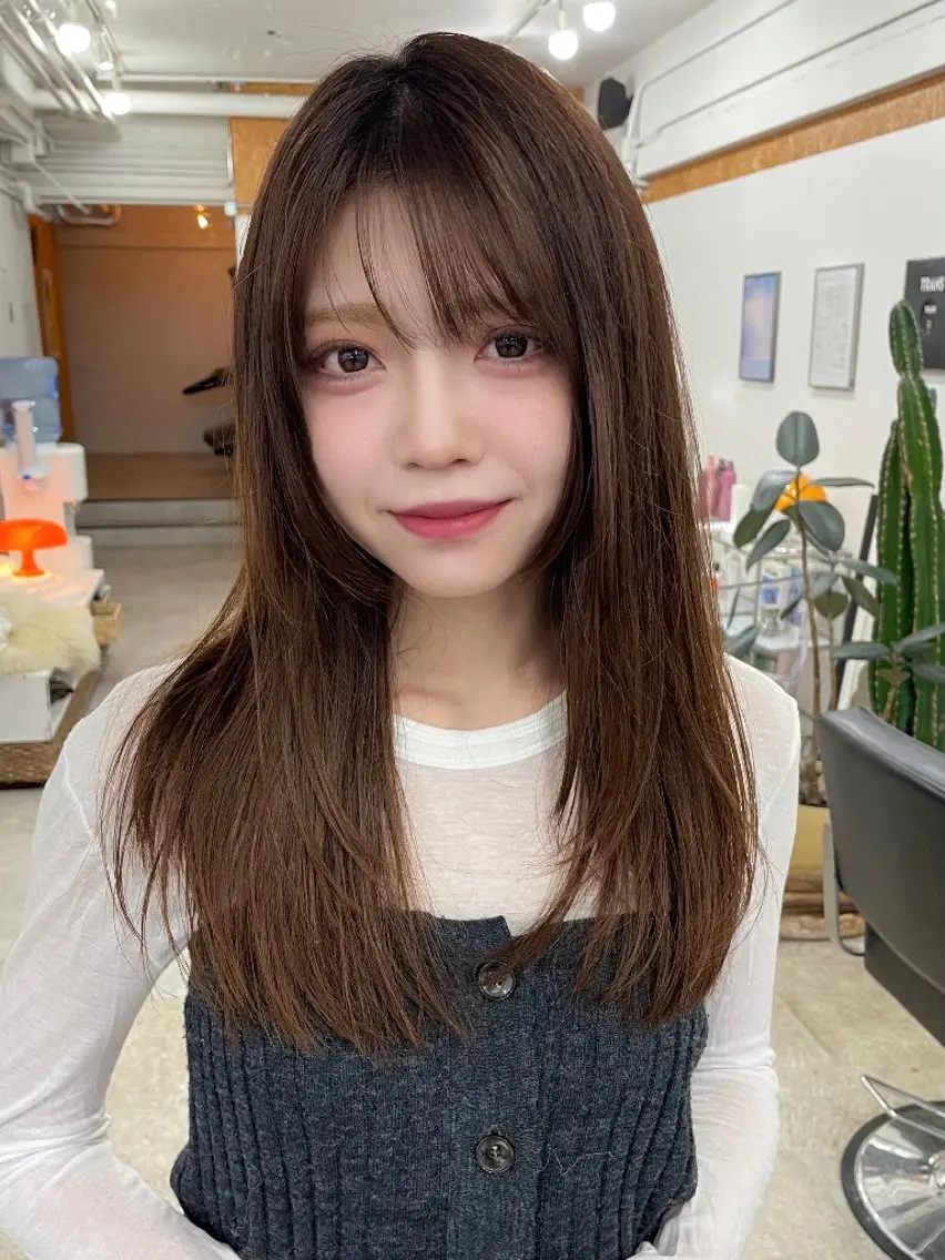 セミロング カラー ベージュカラー 透明感カラー ココアベージュ 顔周りカット ハッシュカット カット ヘアカラー トリートメント HONEY渋谷 髪質改善/レイヤーのヘアスタイル