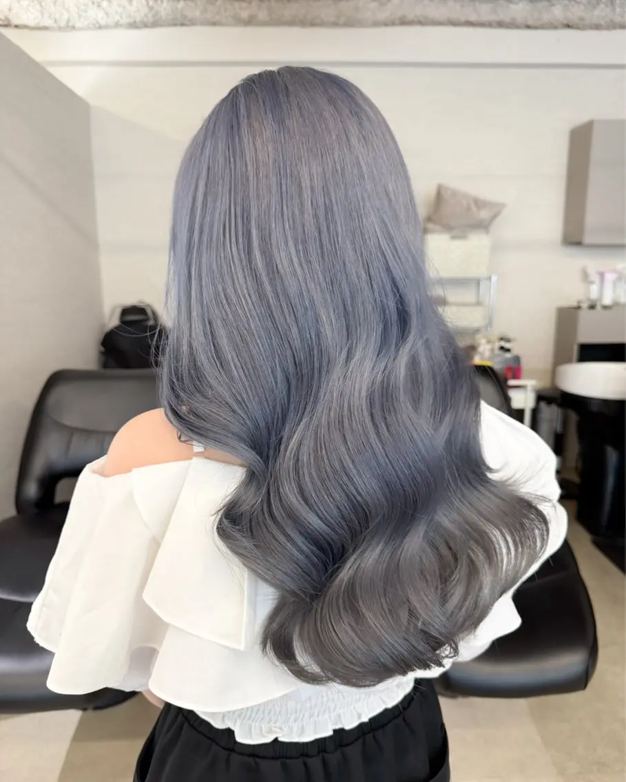 ロング カラー ブルーカラー グレージュ シルバー ヘアカラー トリートメント 透明感カラー ブリーチ/ 大村勇人のヘアスタイル