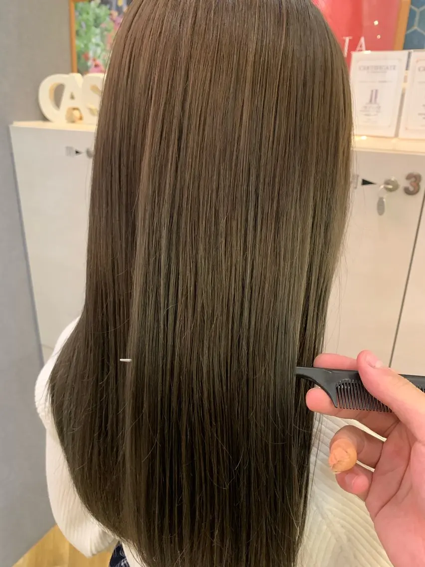 ロング カラー ベージュカラー ブリーチ ブリーチなしカラー オリーブベージュ 大橋 拓実のヘアスタイル