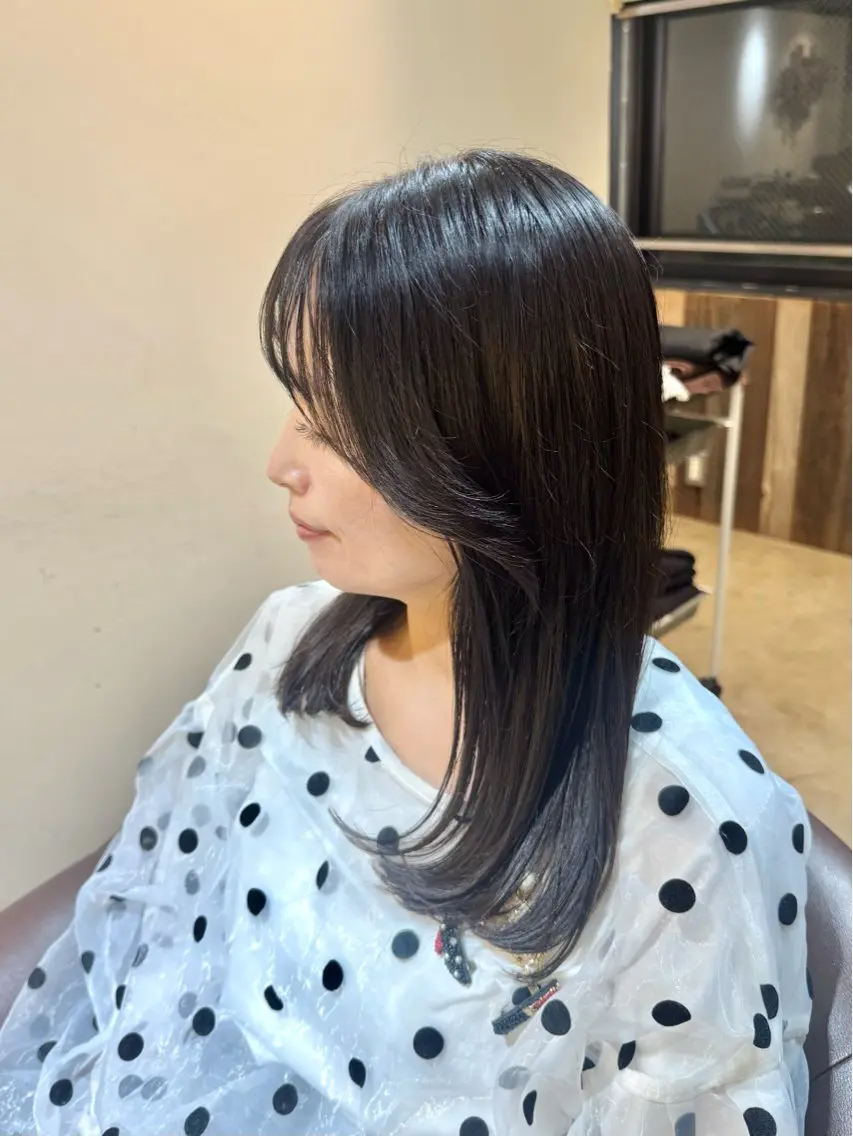 ロング レイヤーカット ロング カット BEHIND THE CURTAIN りこのヘアスタイル