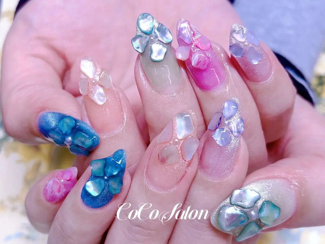 ネイル フラワーネイル グラデーション マグネットネイル 夏ネイル ハンドネイル CoCoSalon ネイル/まつ毛予約のネイルデザイン