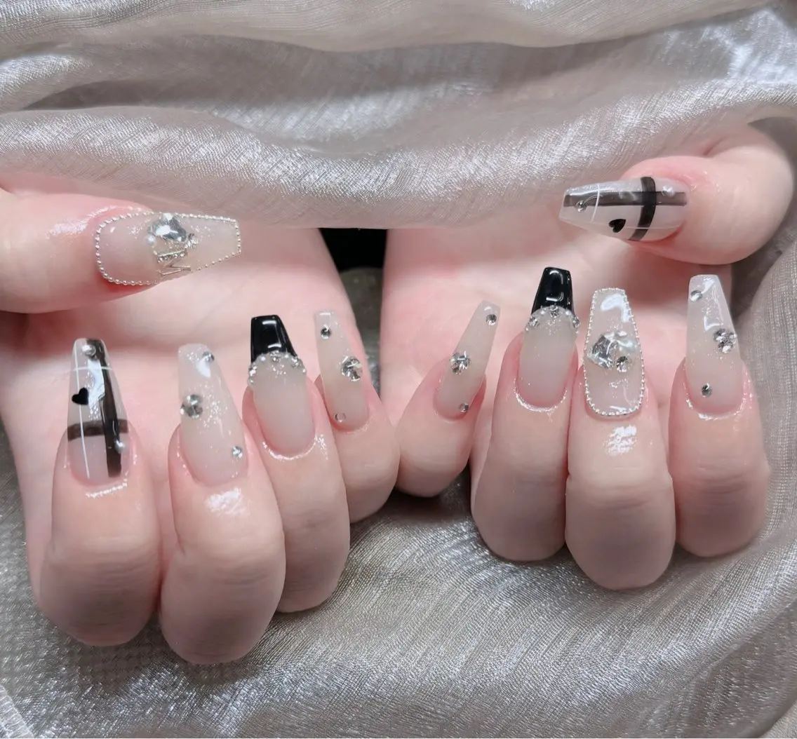 ネイル オーロラネイル フレンチネイル ジェルネイル ハロウィン キラキラネイル ハンドネイル H.baby Nail Salonのネイルデザイン