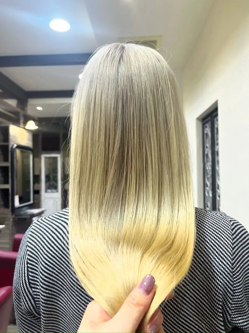ロング カラー ブリーチ ブロンド ホワイトブロンド 森 理音のヘアスタイル