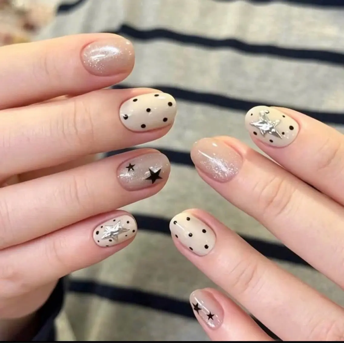 ネイル フラッシュネイル フレンチネイル グラデーション キラキラネイル 韓国ネイル ハンドネイル Hy nailsのネイルデザイン