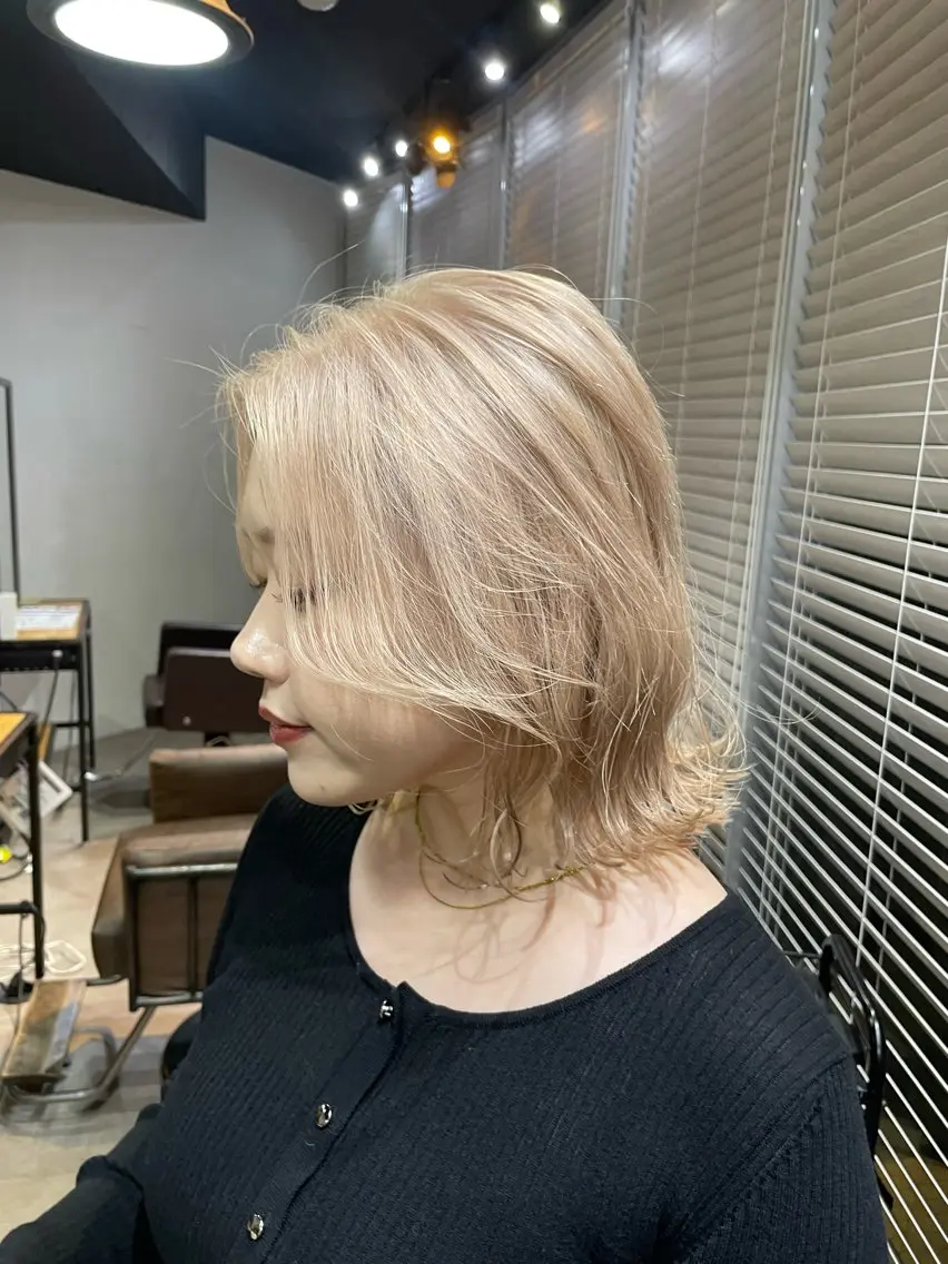 ショート カラー ブリーチ カット ヘアカラー トリートメント ミルクティーベージュ ブリーチ🖤サヤカのヘアスタイル