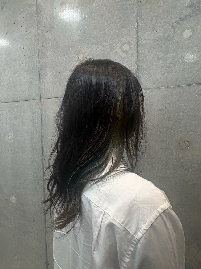 ロング カラー 鵜野 惠帆のヘアスタイル