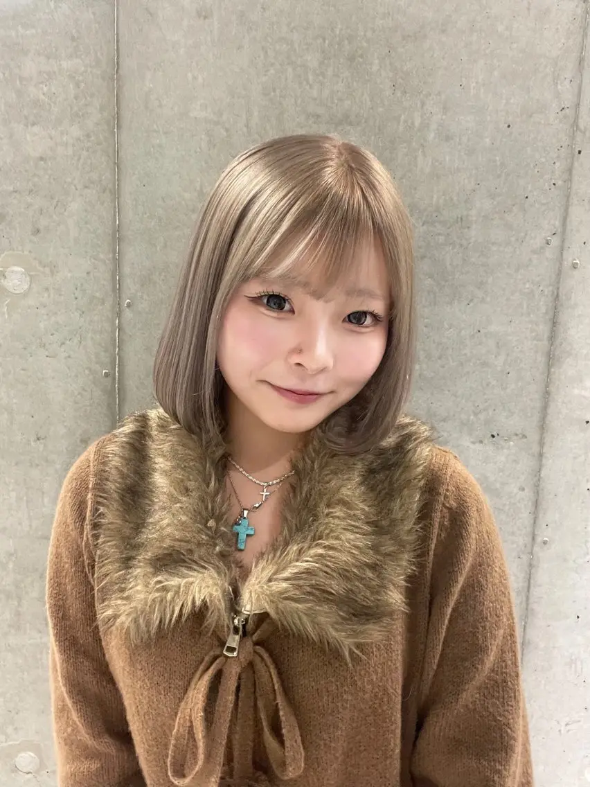 ミディアム カラー yuzuna ハイトーン 天神のヘアスタイル