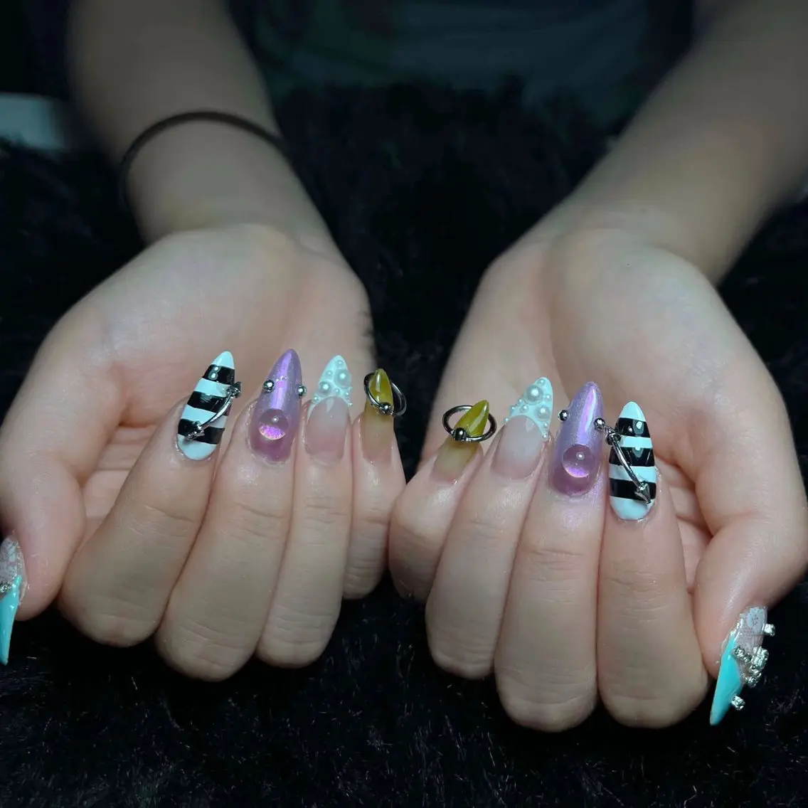 ネイル オーロラネイル クリアネイル 成人式 フラッシュネイル ジェルネイル ハンドネイル Amee Nail Salonのネイルデザイン