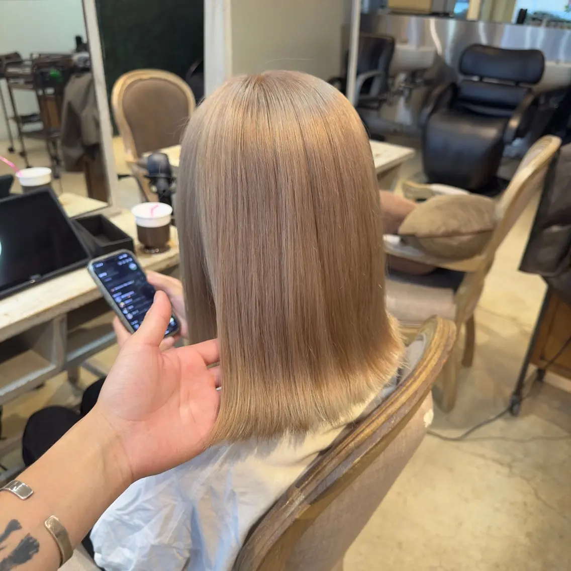 カラー ベージュカラー ホワイトベージュ ヘアカラー 中村 龍輝のヘアスタイル