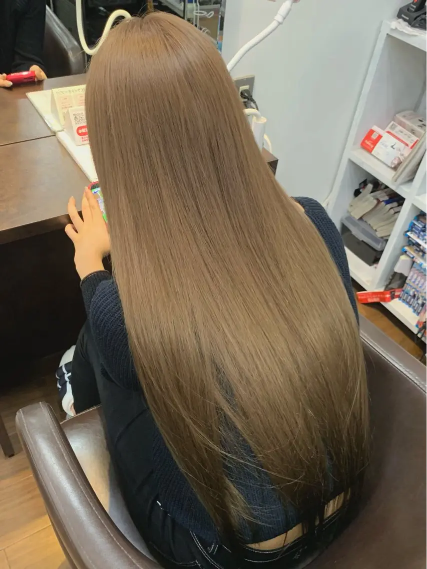 ロング カラー ベージュカラー ブラウンカラー ミルクティーベージュ ヘアカラー トリートメント 小笠原 菜緒のヘアスタイル