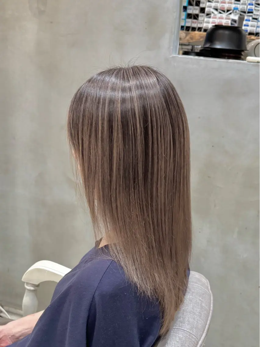 セミロング カラー セミロングパーマ バレイヤージュ ベージュカラー ブリーチ ブロンド ほの カラー特化/ ブリーチ/ボブのヘアスタイル