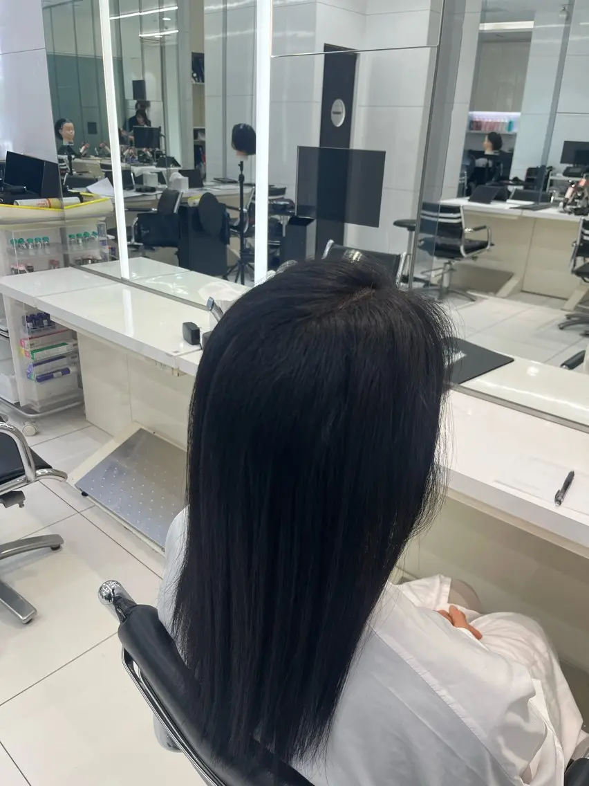 カラー 岸本 謙生のヘアスタイル