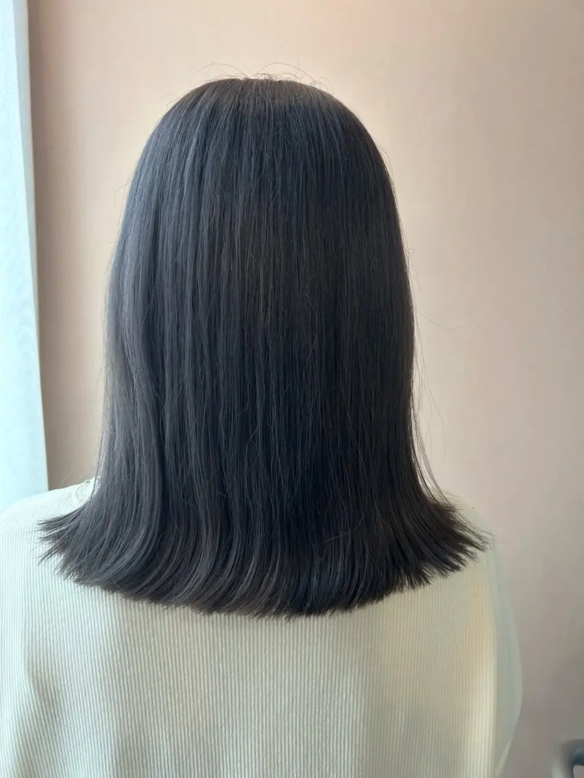 セミロング カラー アッシュ アッシュグレー ブリーチ カット ヘアカラー トリートメント hubhair レイヤー/透明感のヘアスタイル