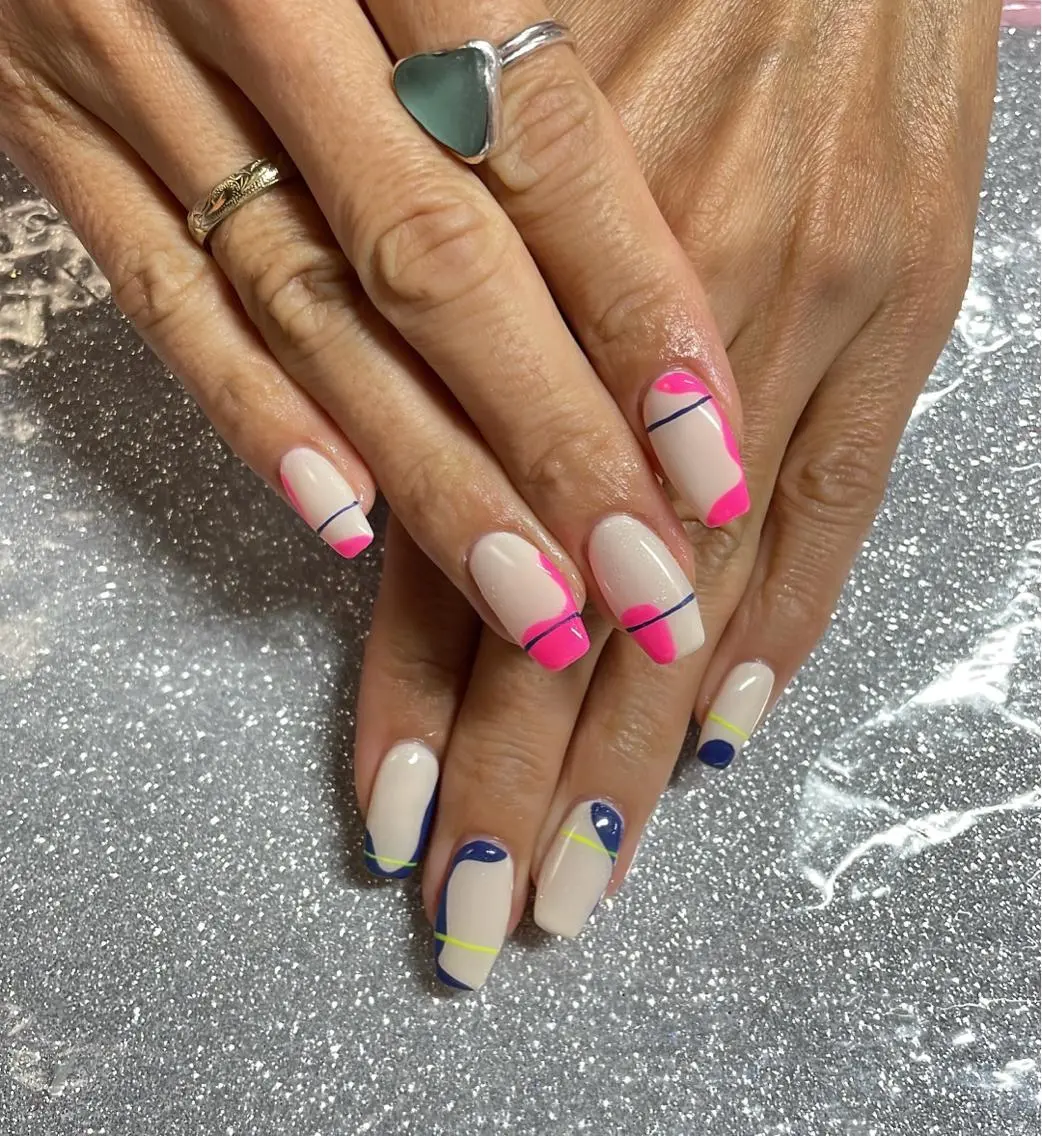 ネイル ハンドネイル VIERU 🌈🎀💖のネイルデザイン