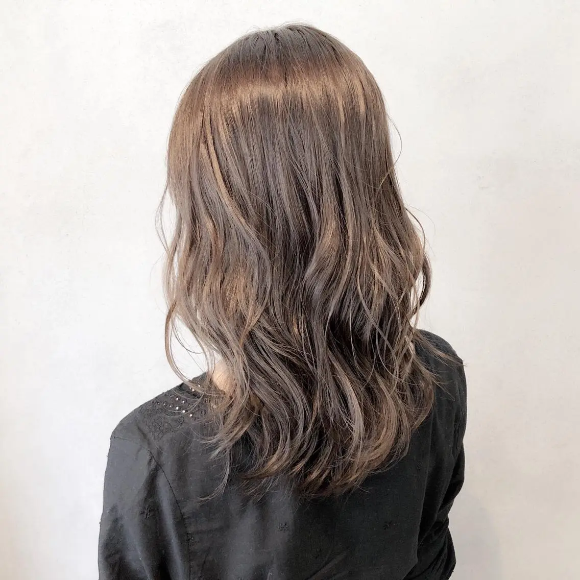 セミロング カラー ヘアアレンジ アッシュ ベージュカラー グレージュ universe tokyoのヘアスタイル