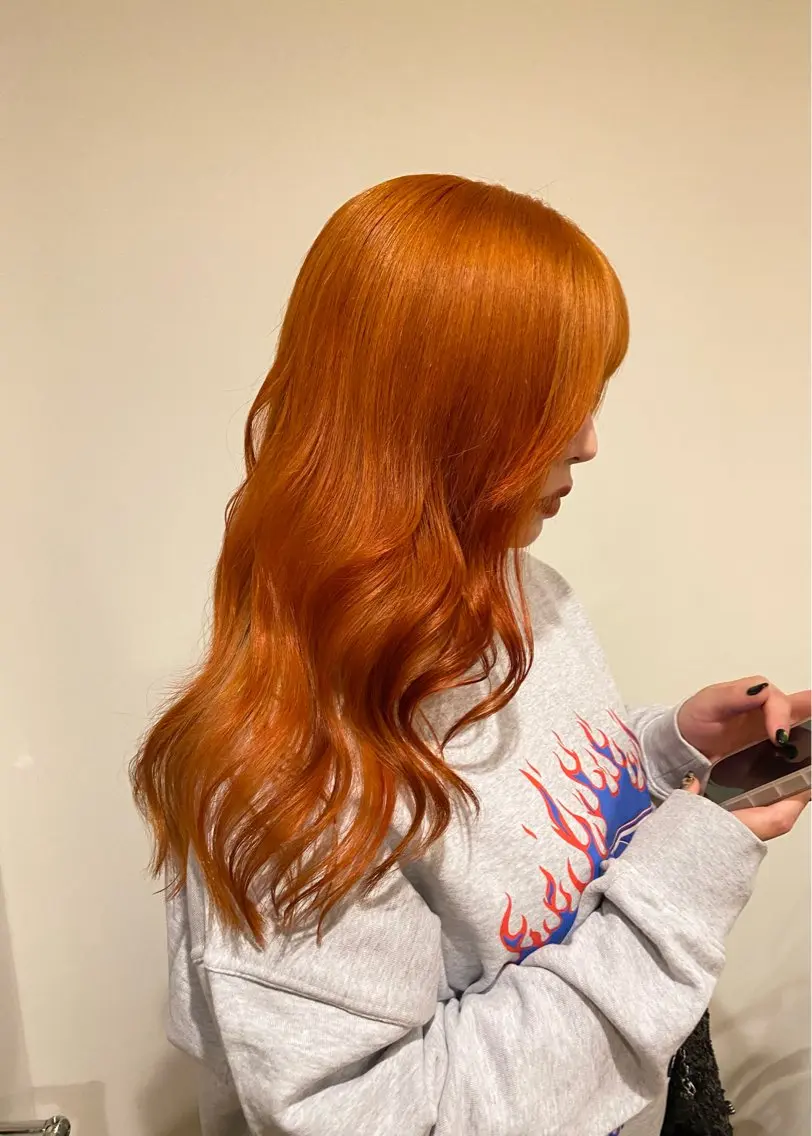 ロング カラー オレンジ ヘアカラー Ludwig AIRIのヘアスタイル