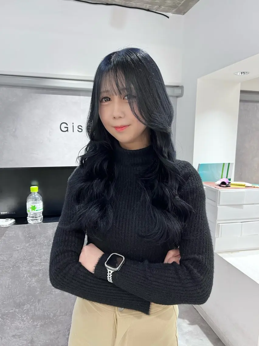 ロング カラー 黒髪 ブリーチ 透明感カラー 顔周りカット レイヤーカット 透明感/レイヤー 🇰🇷tomonaのヘアスタイル