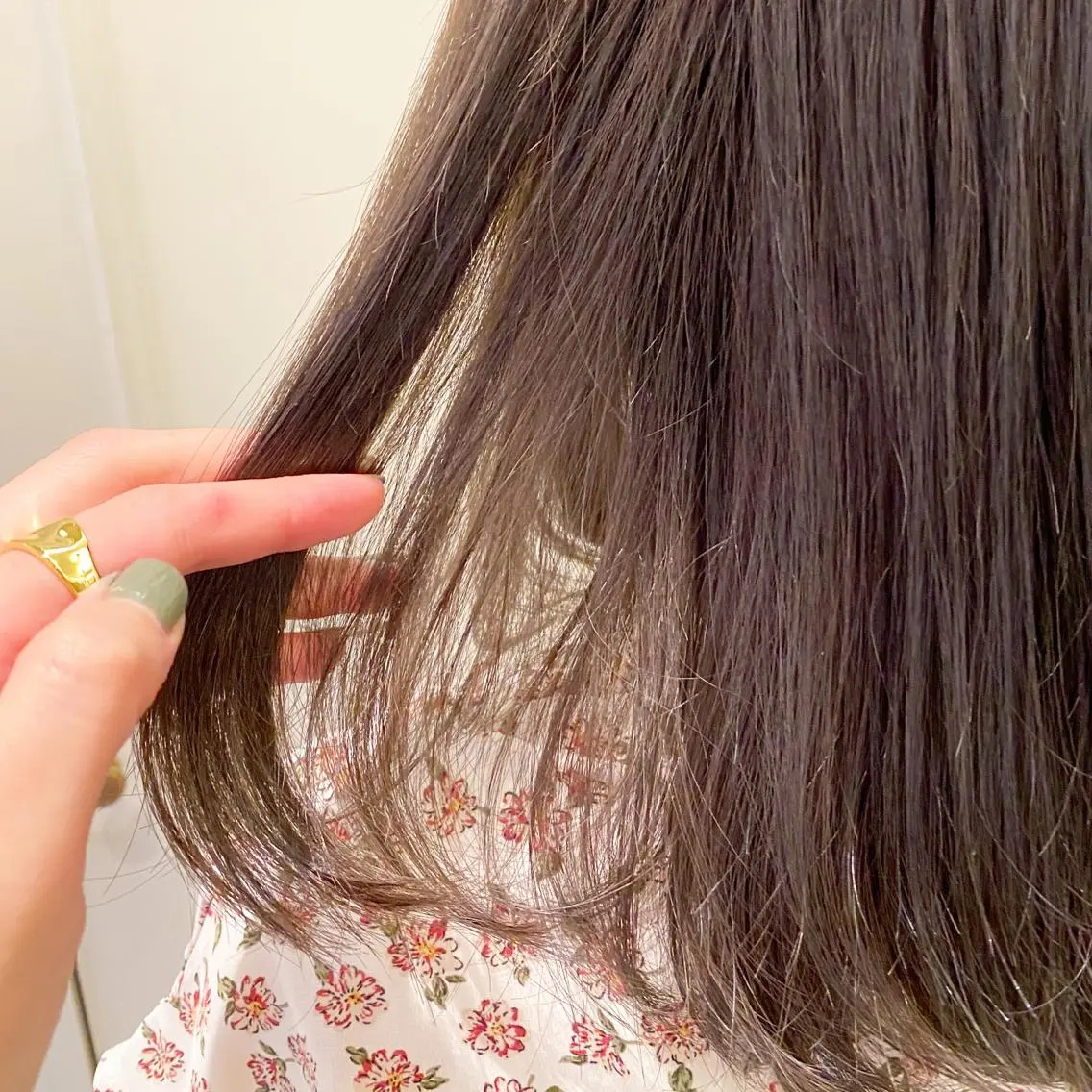 セミロング カラー ベージュカラー ブリーチ 大久保 愛のヘアスタイル
