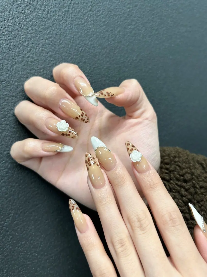 ネイル 韓国ネイル 持ち込み ニュアンスネイル ネイルチップ 冬ネイル LISA ANA.CHUOのネイルデザイン