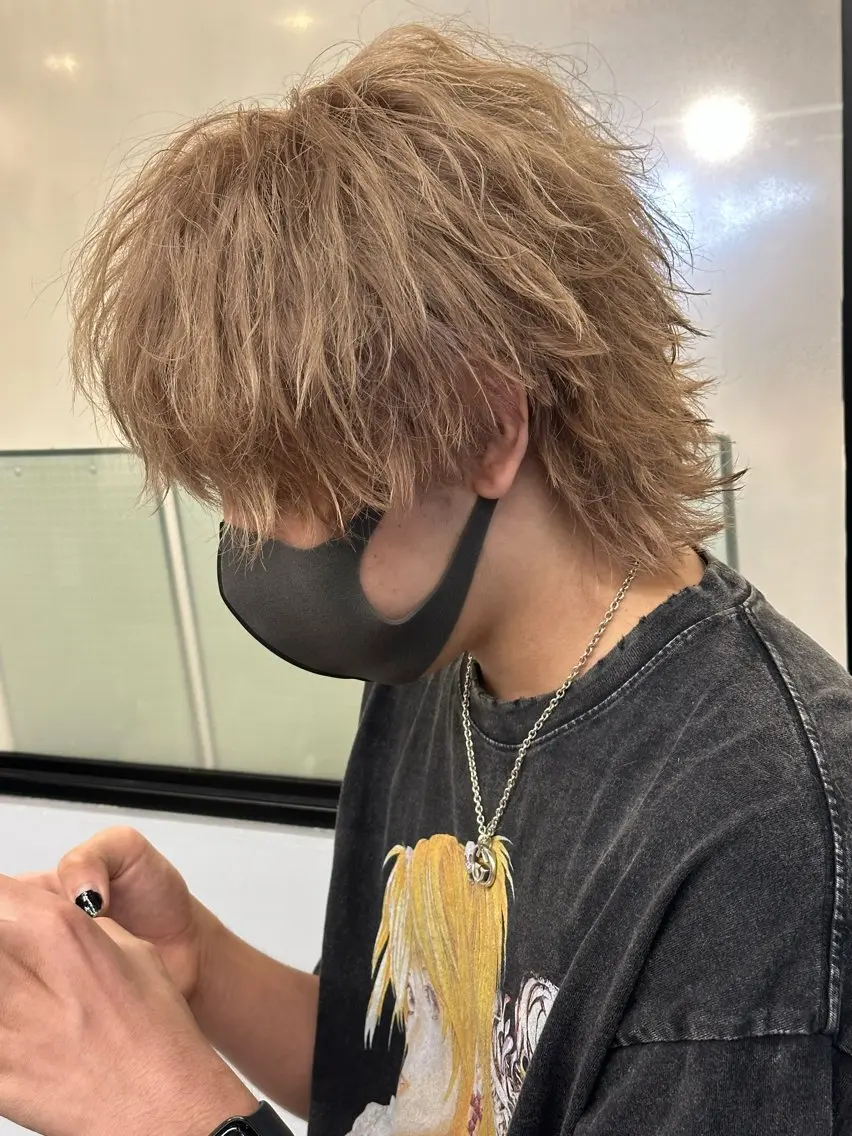 カラー メンズ メンズブリーチ ベージュカラー ブリーチ ミルクティーベージュ ヘアカラー 尾関 隼多のヘアスタイル