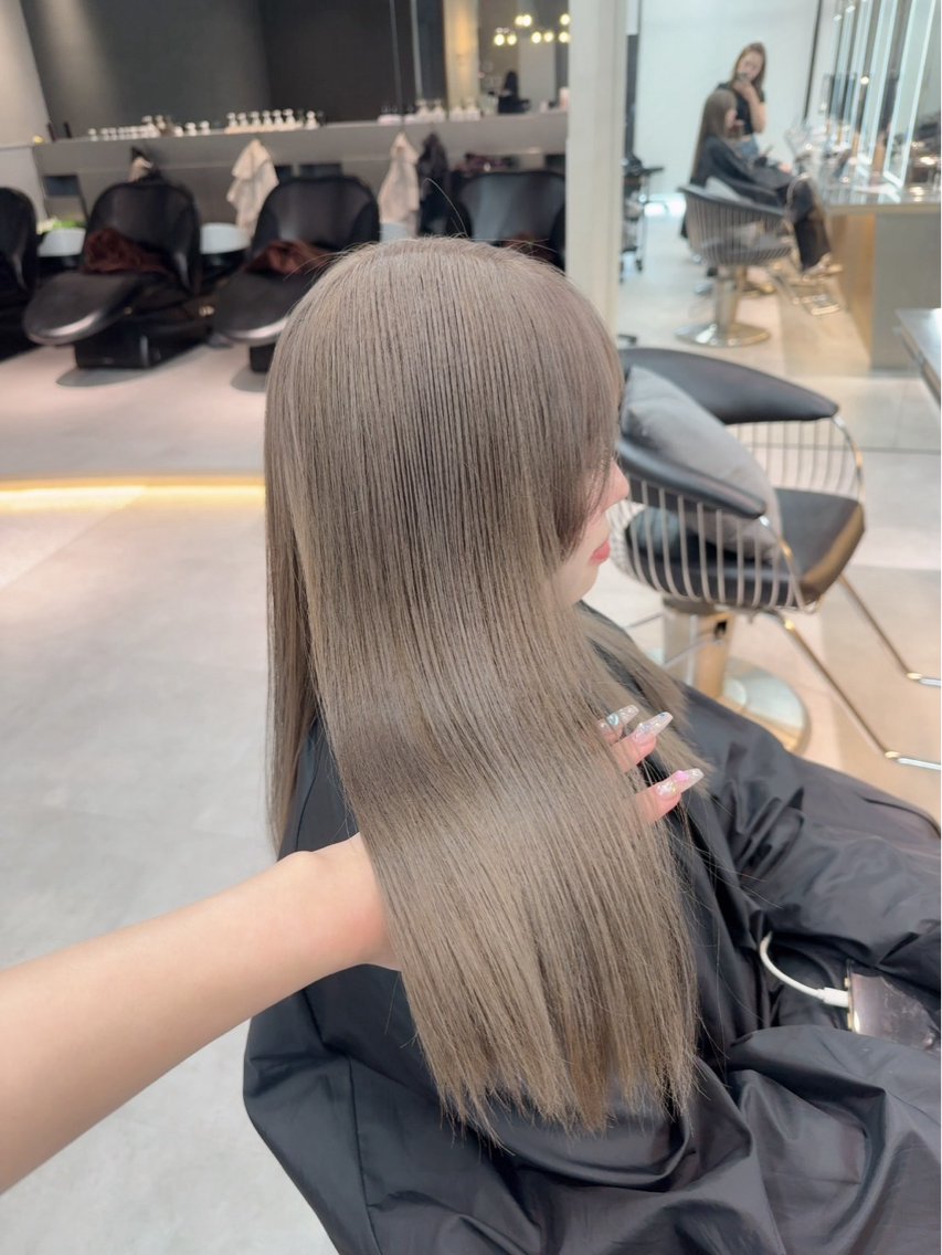 ロング ヘアカラー みのりハイトーン デザインカラーのヘアスタイル