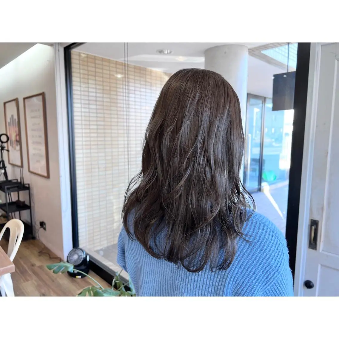 ロング カラー アッシュ ヘアカラー トリートメント ツキダテ ユイのヘアスタイル
