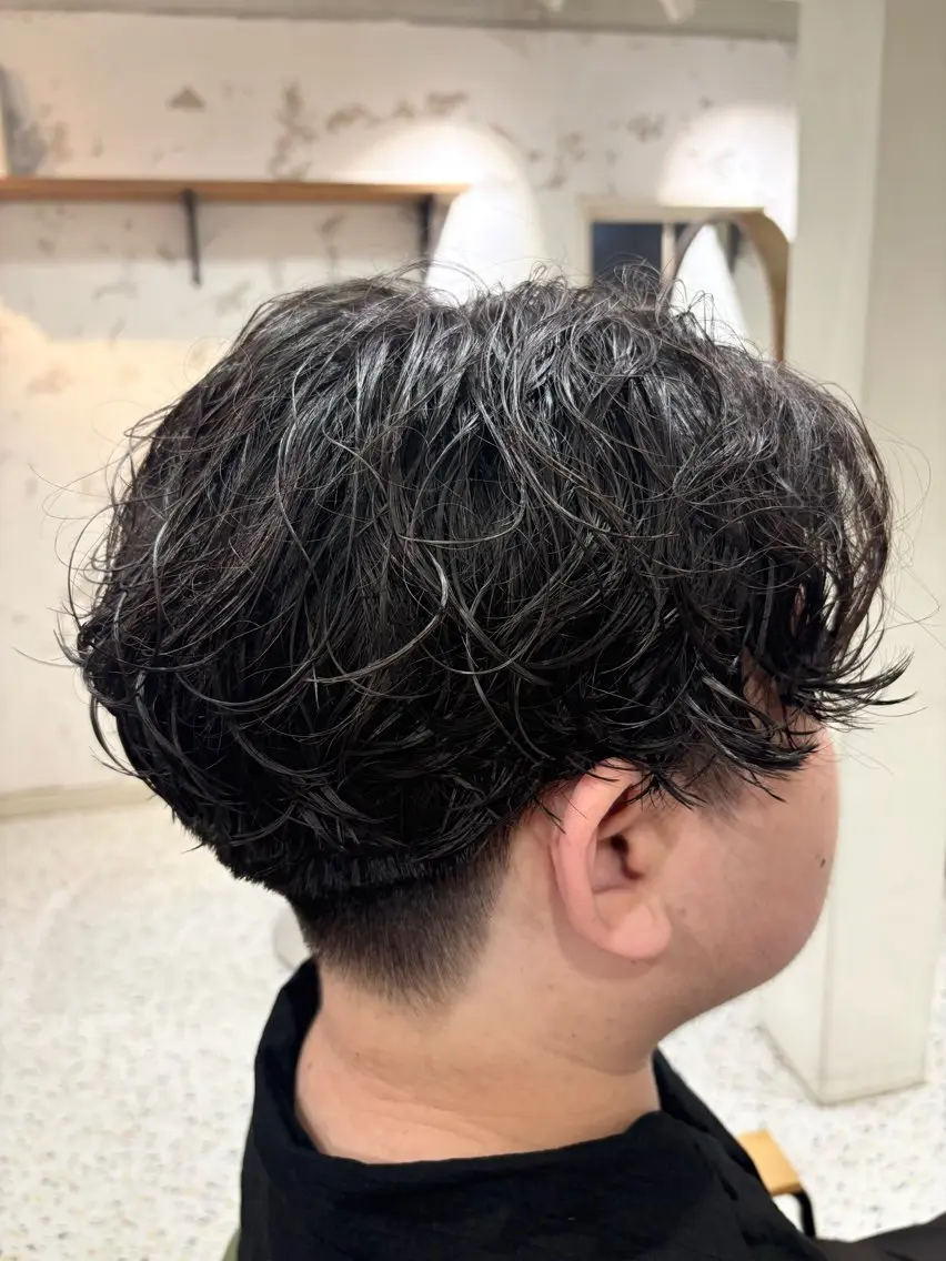 ショート パーマ メンズ フェザーパーマ メンズパーマ カット パーマ 中澤 衿葉のヘアスタイル