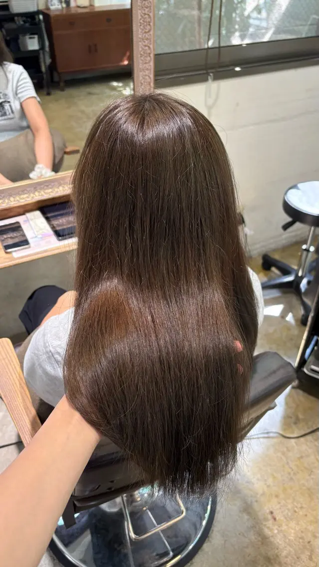 ロング カラー 紅/透明感カラー /カットのヘアスタイル
