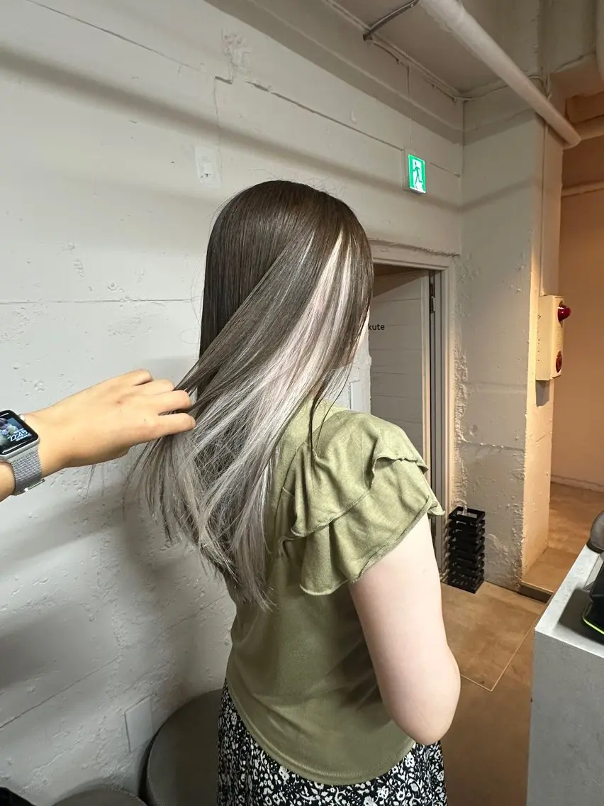 ロング カラー インナーカラー ヘアカラー tokute よしかわなお🍒のヘアスタイル