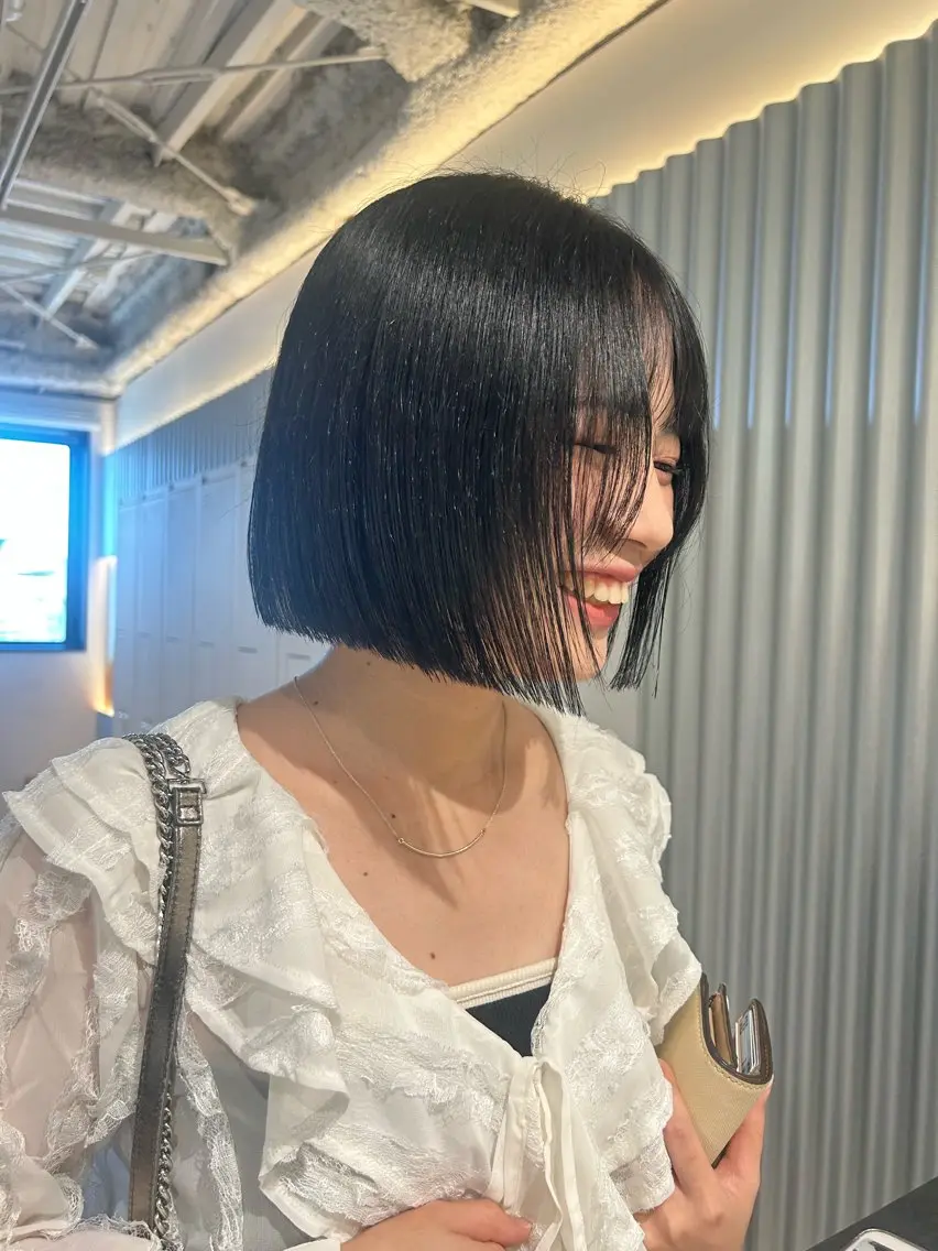ショート カラー ボブ ヘアカラー トリートメント 🫒オリーブ/透け感 レイヤー🌿モエカのヘアスタイル
