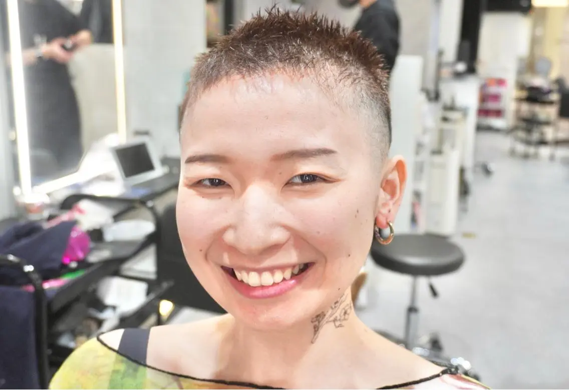 ショート カラー アッシュ アッシュグレー バズカット ミヤザキ ユタカのヘアスタイル