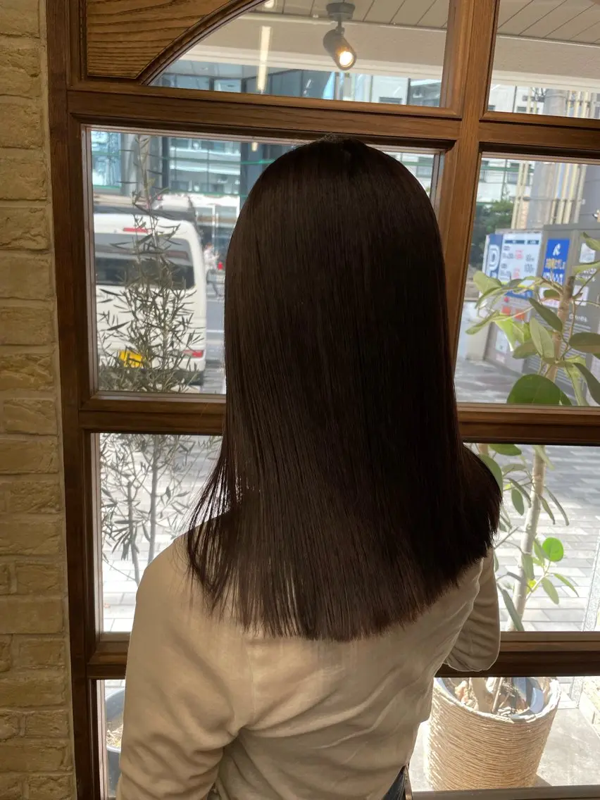 セミロング 河上 麻衣/白髪ぼかしのヘアスタイル