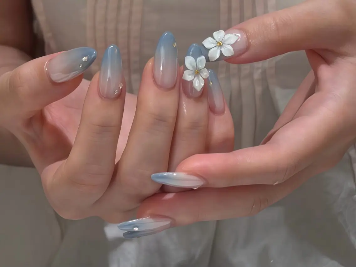 ネイル オーロラネイル チークネイル フットネイル フレンチネイル ジェルネイル ハンドネイル ハンドケア NEW NAIL💞 yuki🔥のネイルデザイン