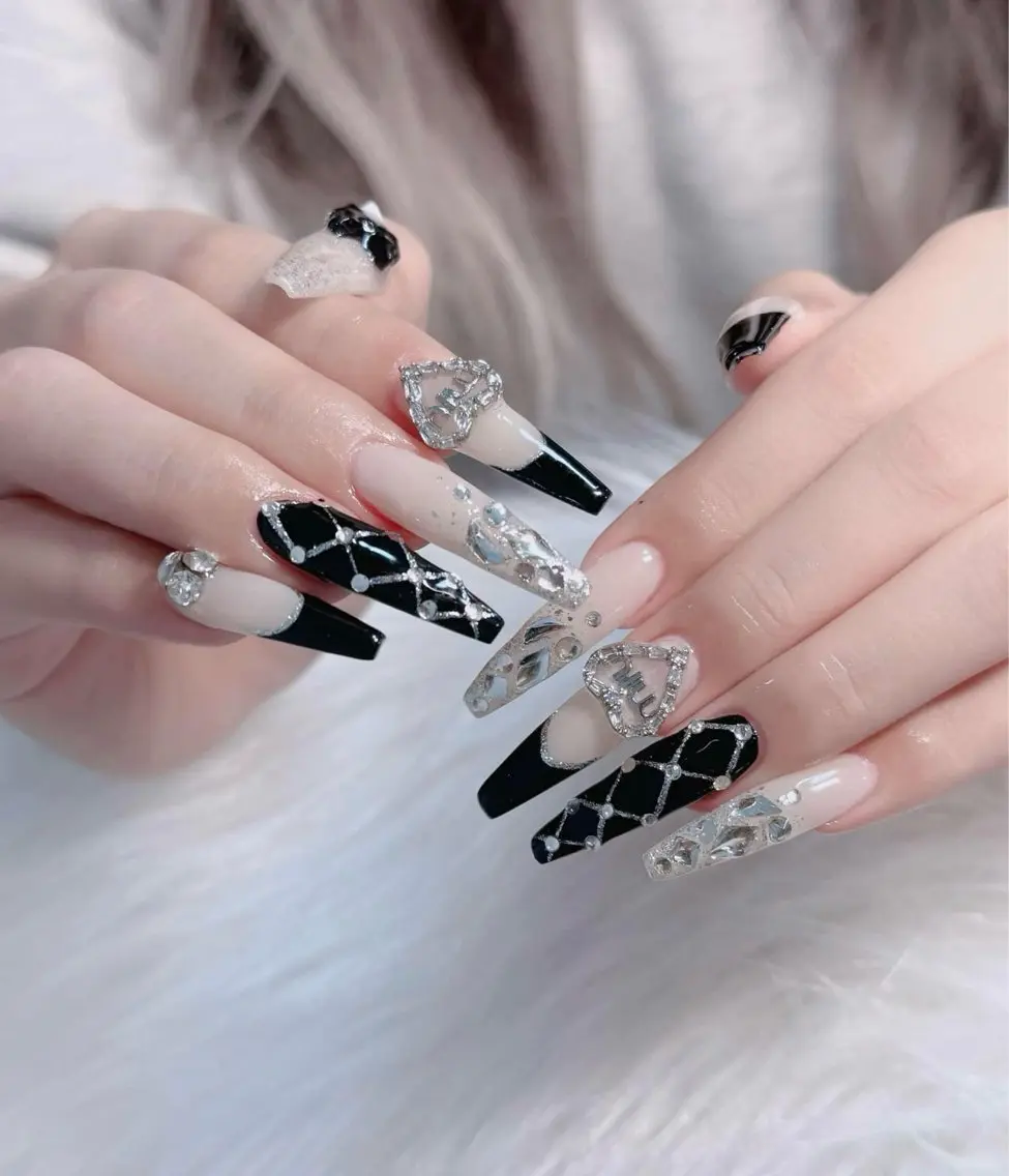 ネイル フレンチネイル ジェルネイル ガラスフレンチ ハロウィン ハート ハンドネイル H.baby Nail Salonのネイルデザイン